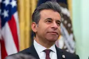 Renuncia director de FDA asignado por Trump