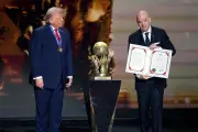 Ridiculizan al fútbol por dar premio de la paz a Trump