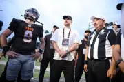 Sam Darnold cautiva a los aficionados regios