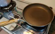 Sartén de teflón rayado: el peligro oculto en tu cocina