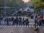 Segob llama al diálogo a manifestantes en Reforma