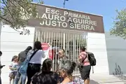 SEP da marcha atrás en recorte escolar: celebran padres