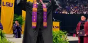 Shaquille O'Neal recibe su diploma universitario en LSU tras 30 años