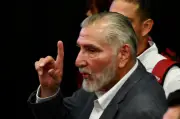 Sheinbaum evade señalamientos contra Adán Augusto López por huachicol fiscal