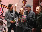 Sheinbaum se reúne con U2 en clausura de Street Child World Cup en CDMX