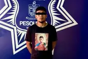 Sorprenden a hombre robando puerta de casa en construcción en CDMX