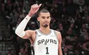 Spurs vencen a Timberwolves 115-108 y toman ventaja 2-1 en playoffs