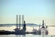 Sube 3% precio del petróleo por tensiones entre EU e Irán