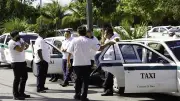 Suspenden a taxista en Playa del Carmen por agredir a pasajera