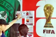 Tapizan con fichas de búsqueda cerca del Estadio Banorte