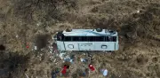 Tragedia en Nayarit: 11 muertos y 16 heridos en volcadura de autobús turístico