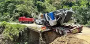 Tráiler bloquea carretera en Hidalgo por más de 24 horas