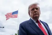 Trump espera respuesta de Irán a propuesta de paz; amenaza con retomar operación en Ormuz