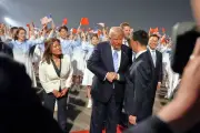 Trump llega a China para conversaciones clave con Xi Jinping