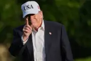 Trump retira demanda de 10 mdd contra el IRS