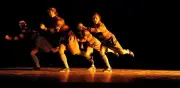 Un homenaje danzado al futbol llega al Teatro Julio Castillo