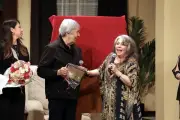 Verónica Castro apadrina a Juan Ferrara en obra de teatro