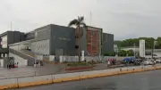 Vientos derriban estructura en fachada del Hospital IMSS en Tapachula