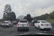Volcadura afecta circulación en la México-Cuernavaca