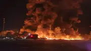 Voraz incendio consume recicladora de plásticos en Culiacán