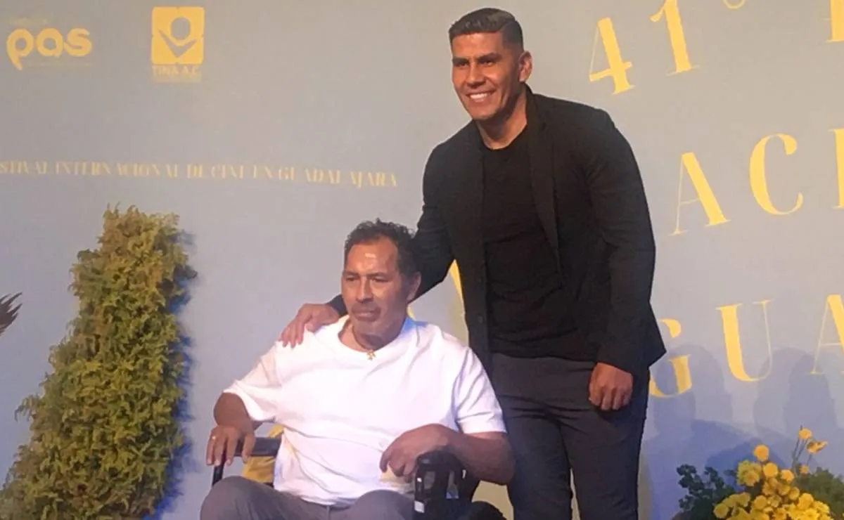 Carlos Salcido lleva su historia de lucha al cine: 'queríamos decirle a los niños que sí se puede'