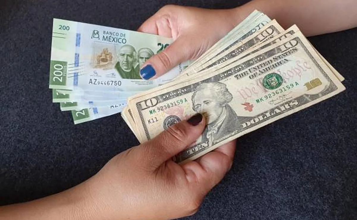 Dólar cierra en 18.11 pesos tras volatilidad en mercados