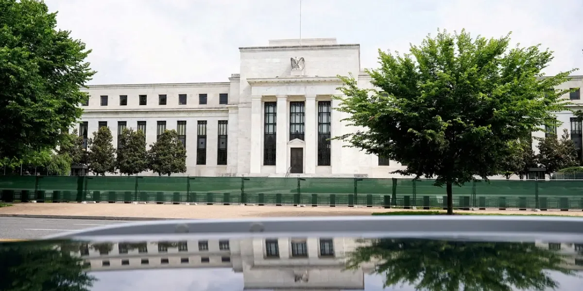 Minutas de la Fed revelan creciente apoyo a subir tasas si inflación persiste alta