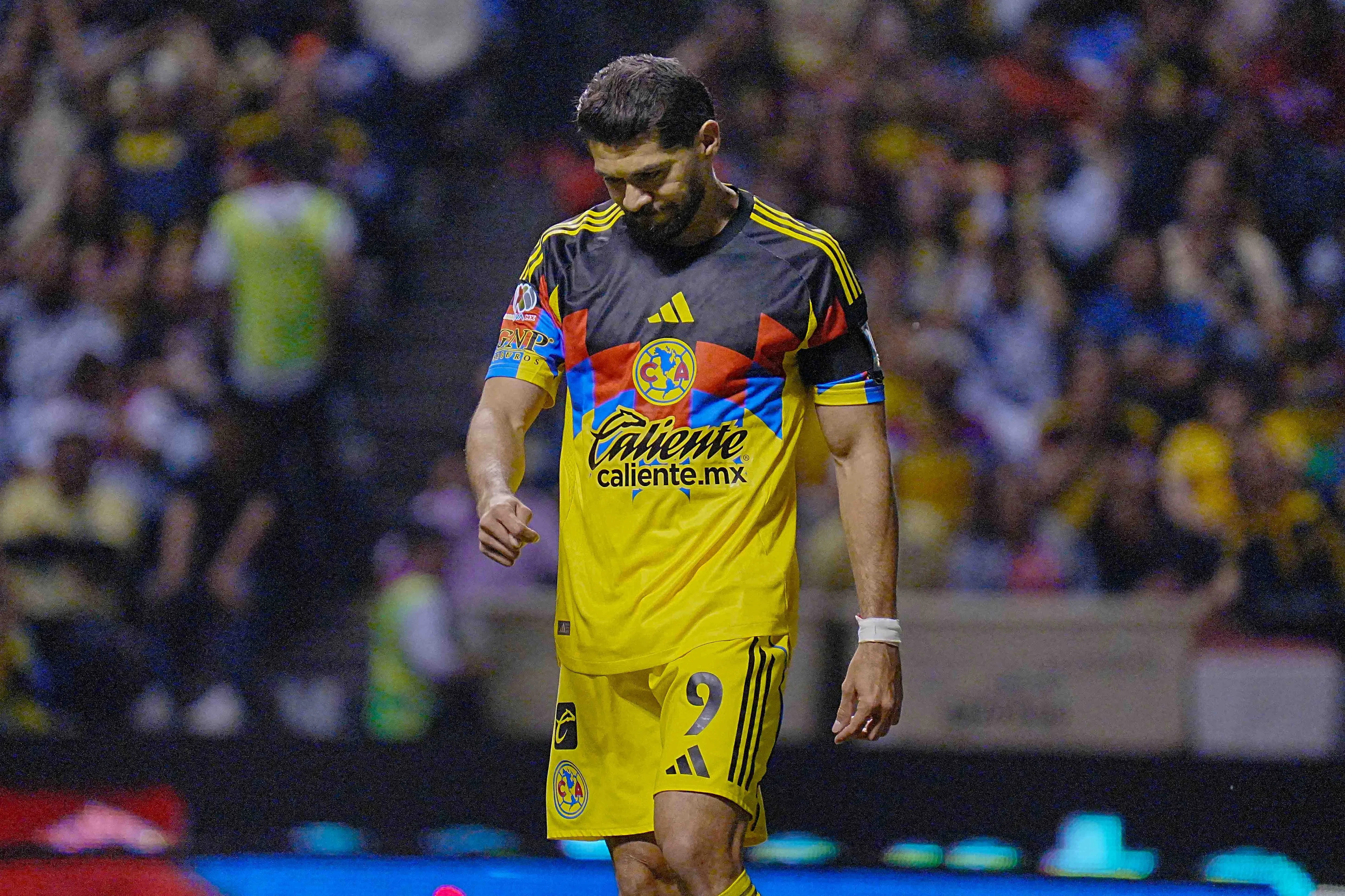 Henry Martín rompe el silencio tras fallar penal y pide perdón a la afición del América