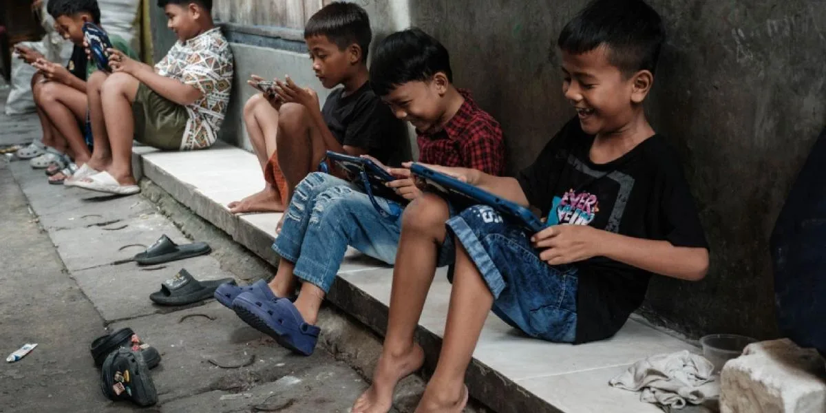 Indonesia prohíbe redes sociales a menores de 16 años