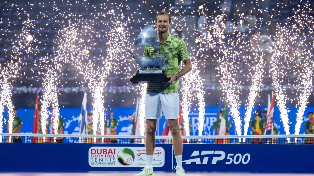Medvedev gana título en Dubái mientras cierre aéreo atrapa a tenistas tras ataque iraní