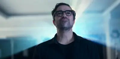 Alfonso Herrera estrena 'Encuentros sin fronteras' en Disney+ con Anahí y más
