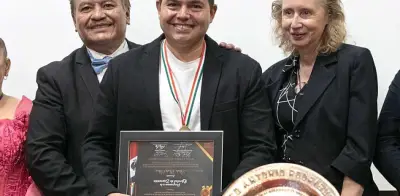 Atalo Mata Othón recibe Pergamino a la Libertad de Expresión