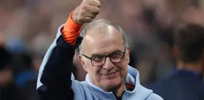 Bielsa desafía a FIFA con gesto de protesta en fotos del Mundial 2026