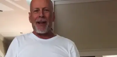 Bruce Willis reaparece feliz en el cumpleaños 50 de su esposa Emma Heming