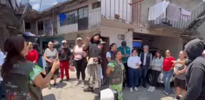 Brugada supervisa ayuda a damnificados por granizada en Cuajimalpa