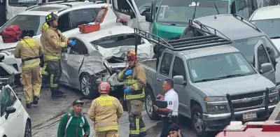 Carambola de 34 vehículos en Tijuana deja 26 heridos y cierre vial
