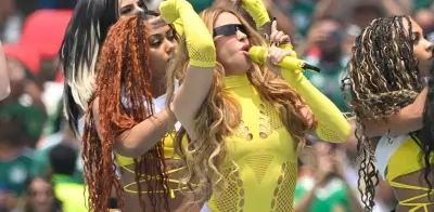 Carlos Salcido presume foto con Shakira en inauguración del Mundial 2026