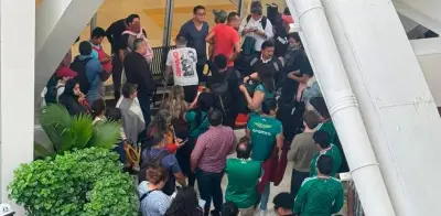 CNTE bloquea accesos al aeropuerto de Chiapas; queman llantas y causan caos