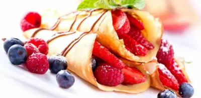 Crepas de queso con frutos rojos: desayuno dulce al estilo bistró