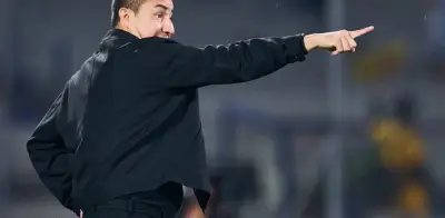 Efraín Juárez dirigiría en Europa; va por Champions League