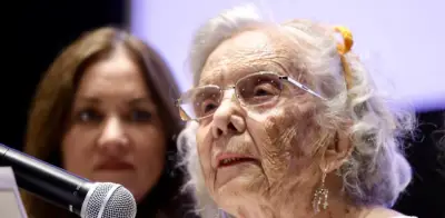 Elena Poniatowska reflexiona sobre IA y periodismo en clase magistral UNAM