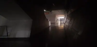 Falla eléctrica deja a oscuras pasillos y transbordos en metro Tacubaya