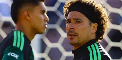 Iker Casillas pide titularidad de Memo Ochoa ante Chequia como homenaje