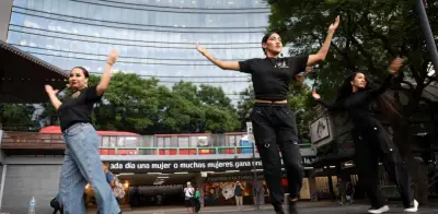 Lengua de Señas Mexicana se fusiona con danza folklórica en marcha LGBT+