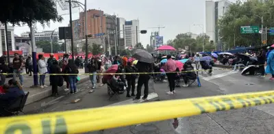 Maestros de CNTE y CETEG bloquean Insurgentes y Reforma en CDMX