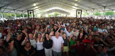 Rafa Marín recibe jubilosa bienvenida en Cancún durante celebración del Día del Padre