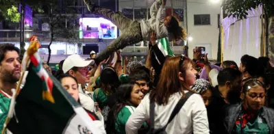 Récord histórico: 800 mil personas celebran en el Ángel pese a tormenta