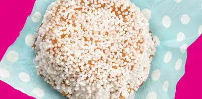 Receta tradicional del garibaldi: bizcocho mexicano con chochitos blancos