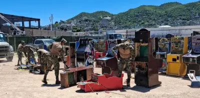Semar destruye 106 máquinas tragamonedas en Acapulco