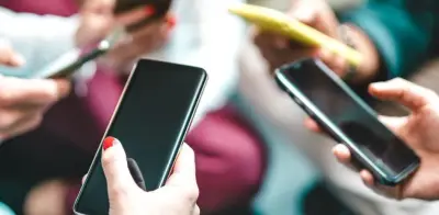 Vinculan uso de celulares con drástica caída de nacimientos a nivel global